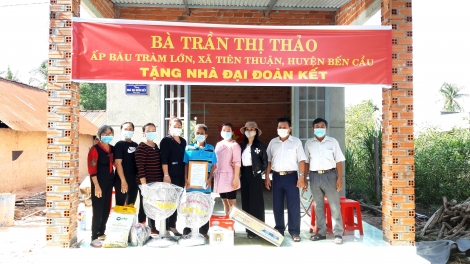 Xã Tiên Thuận trao tặng 1 căn nhà đại đoàn kết