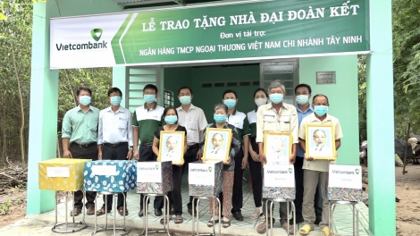 Châu Thành: Trao tặng 4 căn nhà đại đoàn kết