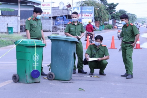 Tân Châu: Bị truy đuổi lạc tay lái lao xe vào thùng rác, làm 2 người tử vong