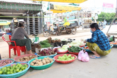 Đảm bảo cung cấp đủ mặt hàng thiết yếu cho người dân