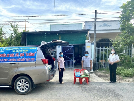 Thăm, tặng quà cho trẻ em khuyết tật