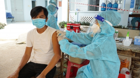 Có thể tiêm mũi 2 bằng vaccine Pfizer cho người đã tiêm mũi 1 là Moderna