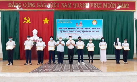 Hội Khuyến học tỉnh: Khen thưởng 76 học sinh, sinh viên