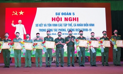 Tôn vinh tập thể, cá nhân tiêu biểu trong phòng, chống dịch Covid-19