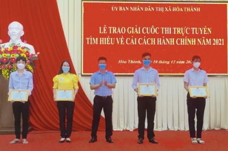 Trao giải cuộc thi trực tuyến “Tìm hiểu cải cách hành chính” năm 2021