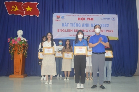 Hòa Thành: Chung kết hội thi hát tiếng Anh năm 2022