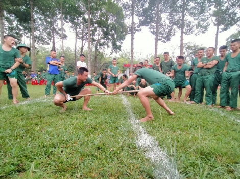 Trung đoàn 174: Quan tâm, chăm lo gia đình chiến sĩ mới là người dân tộc thiểu số