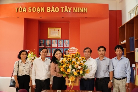 Các cơ quan, đơn vị thăm, chúc mừng Báo Tây Ninh