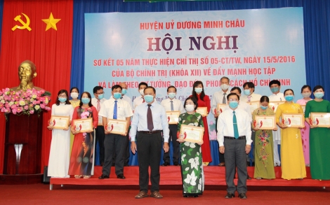 Cô phó hiệu trưởng tận tâm, nhiệt huyết với công tác giáo dục