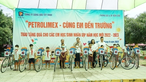 Chương trình “Petrolimex - Vì đàn em thân yêu” đến với học sinh có hoàn cảnh khó khăn huyện Bến Cầu