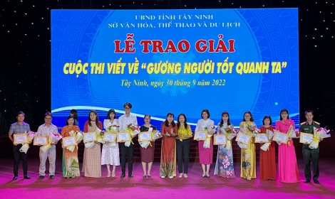 Trao giải cuộc thi viết “Gương người tốt quanh ta”