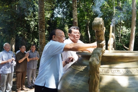 Nguyên lãnh đạo Ban Dân vận Trung ương: Viếng Nhà bia di tích lịch sử Ban Dân vận Trung ương Cục miền Nam