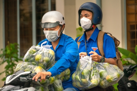 Trao yêu thương, nhận lấy nụ cười