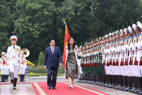 Thủ tướng Phạm Minh Chính chủ trì lễ đón Thủ tướng New Zealand