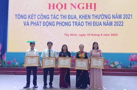 Người “bắc cầu” cho học sinh chinh phục đỉnh cao của tri thức