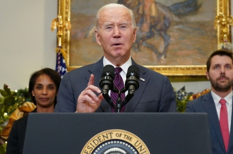 Ông Biden ký luật tạm ngăn chính phủ đóng cửa