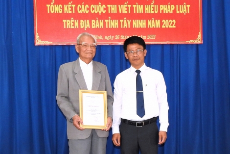 Tổng kết và trao giải các cuộc thi viết tìm hiểu pháp luật năm 2022