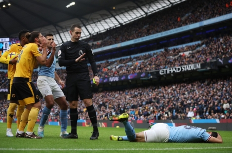 Haaland lập siêu hat-trick, Man City bám sát ngôi đầu Ngoại hạng Anh