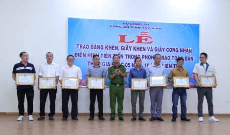 UBND tỉnh công nhận 71 đơn vị điển hình tiên tiến trong phong trào Toàn dân tham gia PCCC