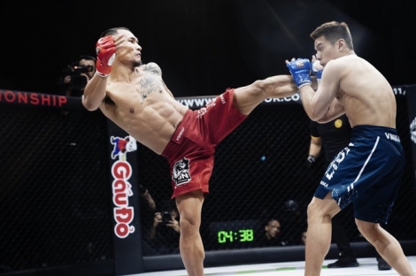 Lý Tiểu Long bị võ sĩ Việt Nam hạ knock-out sau hơn 3 phút