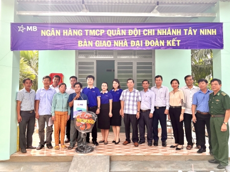 Châu Thành: Trao tặng 2 căn nhà đại đoàn kết