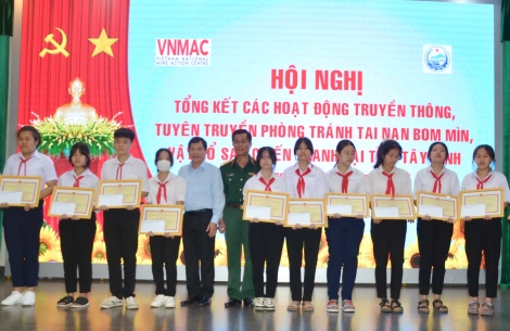 Tiếp tục đẩy mạnh công tác tuyên truyền phòng, chống tai nạn bom mìn, vật liệu nổ sau chiến tranh