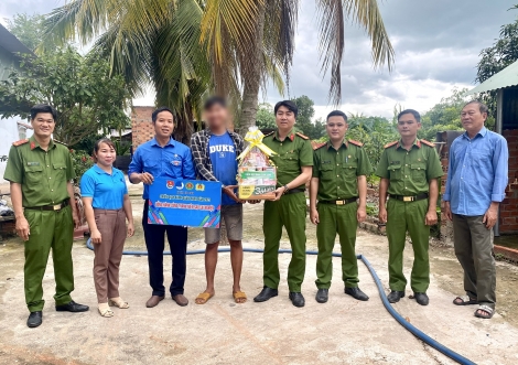 Tân Biên: Thăm, động viên thanh niên cai nghiện thành công