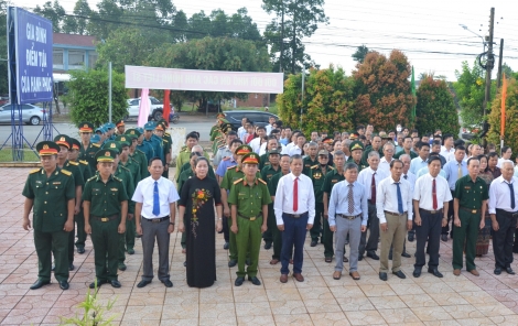 Tân Châu: Viếng Nhà bia tưởng niệm liệt sĩ xã Tân Đông