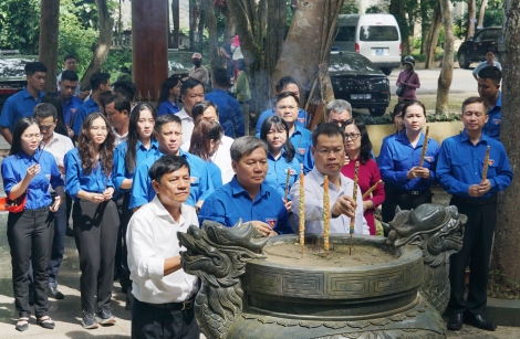 Uỷ ban Kiểm tra Trung ương: Về nguồn, thăm gia đình chính sách, tặng quà học sinh nghèo tại Tây Ninh