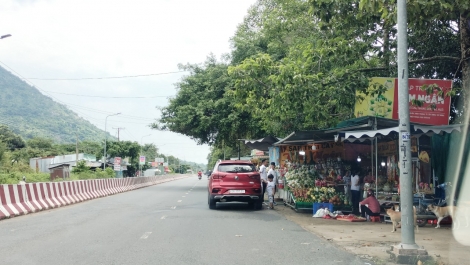 Kiên quyết xử lý việc mua bán lấn chiếm hành lang an toàn giao thông đường Bời Lời