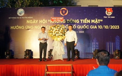 Sôi động Ngày hội không dùng tiền mặt