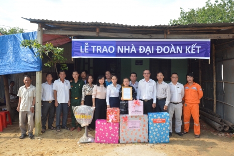 Tân Châu: Khối thi đua doanh nghiệp Trung ương hỗ trợ xây nhà đại đoàn kết cho hộ nghèo