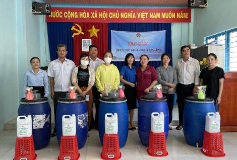 Trung tâm Khoa học và Công nghệ tỉnh: Tập huấn xử lý rác sinh hoạt hữu cơ hộ gia đình