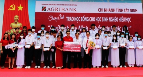 Trường THPT chuyên Hoàng Lê Kha: Ðẩy mạnh công tác khuyến học, khuyến tài