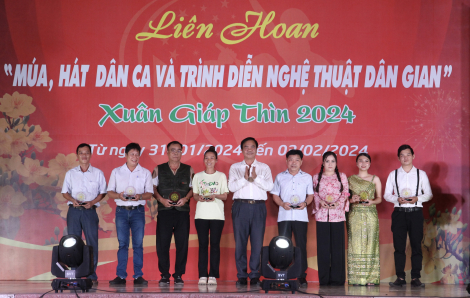 Khai mạc Liên hoan “Múa, hát dân ca và trình diễn nghệ thuật dân gian”