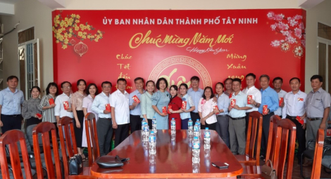 Lãnh đạo TP. Tây Ninh thăm, chúc tết các đơn vị ngày làm việc đầu năm