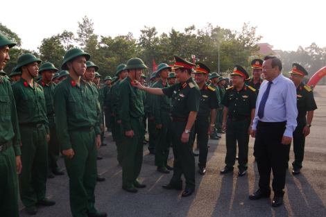 Sư đoàn 5: Gặp mặt chiến sĩ mới là đảng viên, người tốt nghiệp cao đẳng, đại học