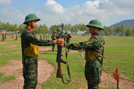 Trung đoàn 174: Giòn giã tiếng súng của chiến sĩ mới trên thao trường