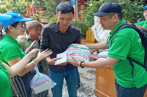 Công ty cổ phần Công nghệ Hoá Chất Thành phố Hồ Chí Minh trao tặng 200 suất quà cho người khuyết tật tỉnh Tây Ninh