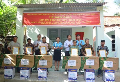 Tân Châu: Bàn giao 19 căn nhà đại đoàn kết cho người nghèo