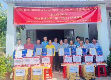 Bàn giao 16 căn nhà Đại đoàn kết cho người dân thị xã Trảng Bàng