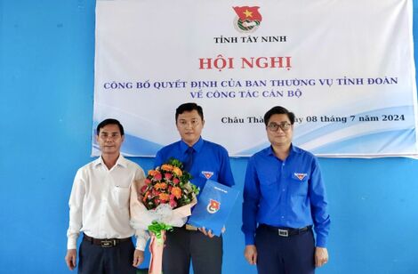 Trao quyết định công nhận Bí thư Huyện đoàn Châu Thành