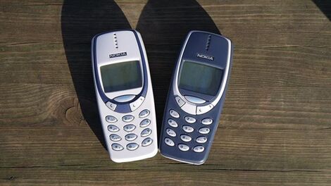 Một trường học bắt buộc học sinh sử dụng điện thoại Nokia "cục gạch"