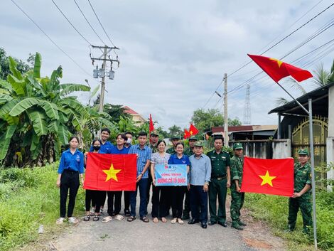 Công tác dân vận - thắt chặt tình đoàn kết quân dân