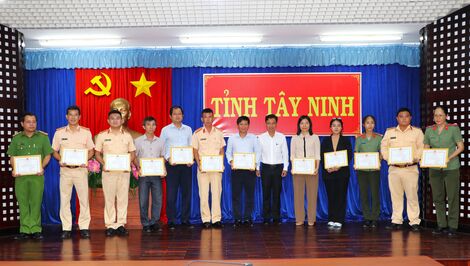 Sơ kết công tác đảm bảo trật tự an toàn giao thông 6 tháng đầu năm 2024