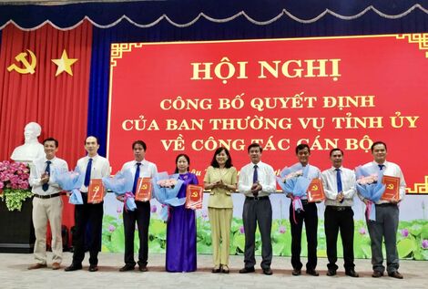 Châu Thành: Công bố quyết định của Ban Thường vụ Tỉnh uỷ về công tác cán bộ