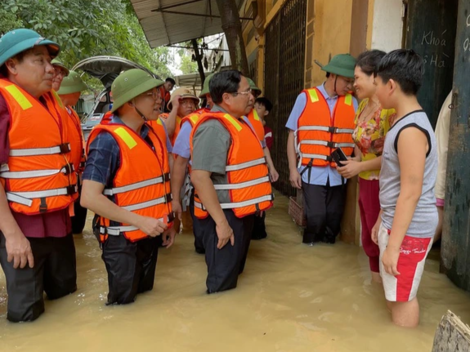 Thủ tướng kiểm tra ứng phó mưa lũ tại xã bị cô lập ở Bắc Giang