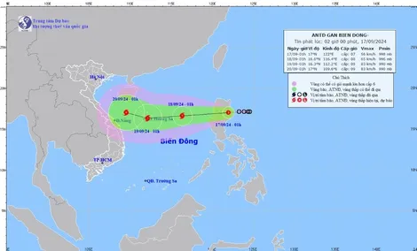 Áp thấp nhiệt đới gần Biển Đông thay đổi đường đi, dự báo hướng về phía miền Trung