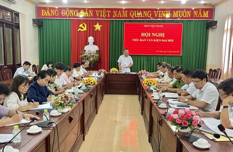 Hoà Thành Họp Tiểu ban Văn kiện Đại hội Đảng bộ Thị xã lần thứ XIII