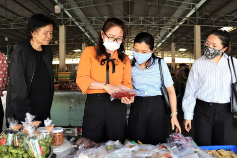 Tăng cường quản lý an toàn thực phẩm từ các hàng quán, hàng rong